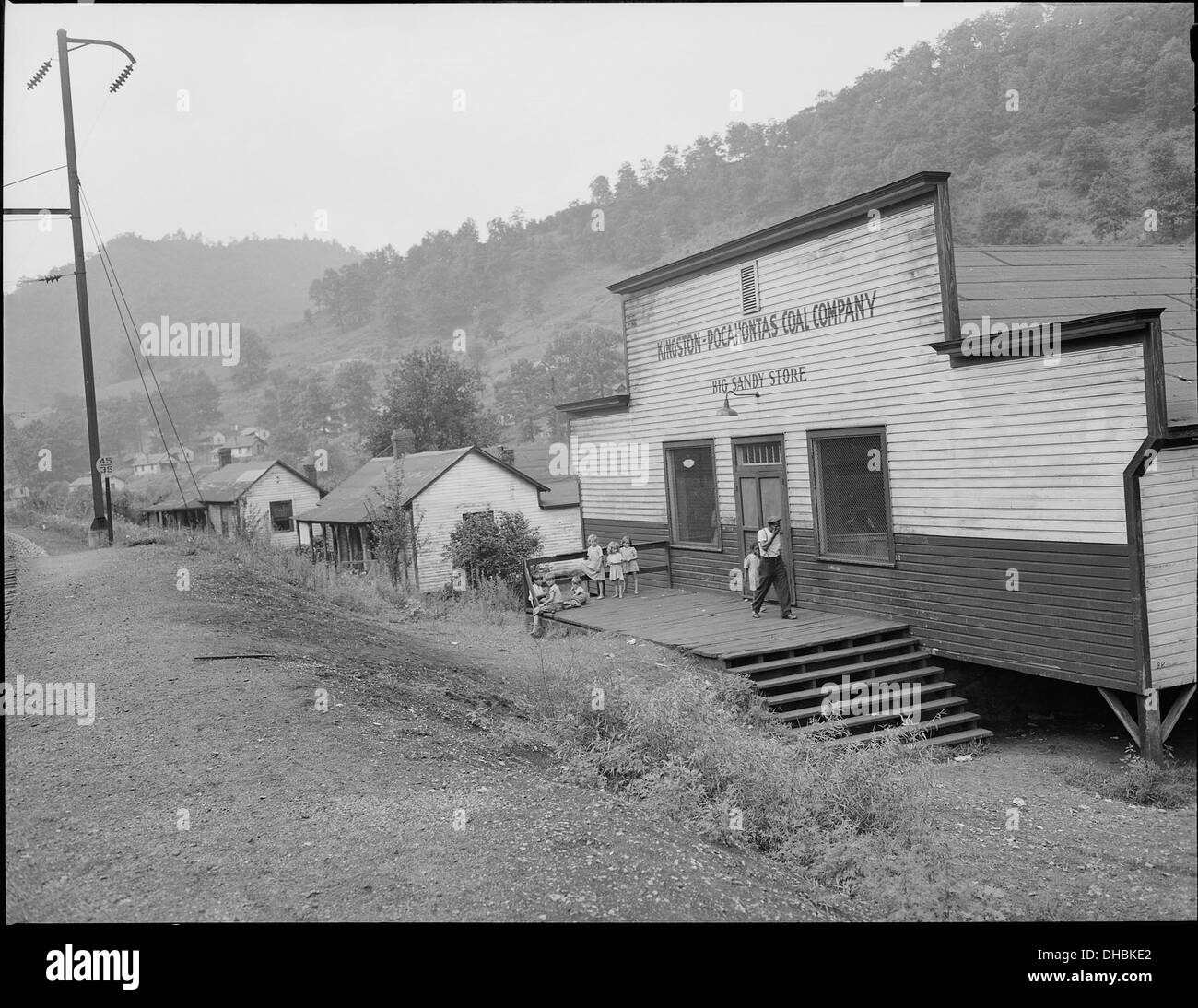 Un negozio aziendale a Kingston Pocahontas, con il telefono più vicino situato a tre miglia di distanza alla stazione ferroviaria, che riflette la natura isolata delle città aziendali durante l'epoca industriale. Foto Stock
