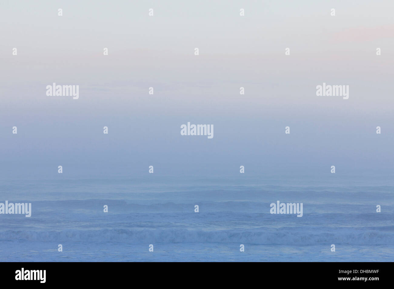 Vista dalla costa oltre oceano presso il parco nazionale di Olympic. Foto Stock