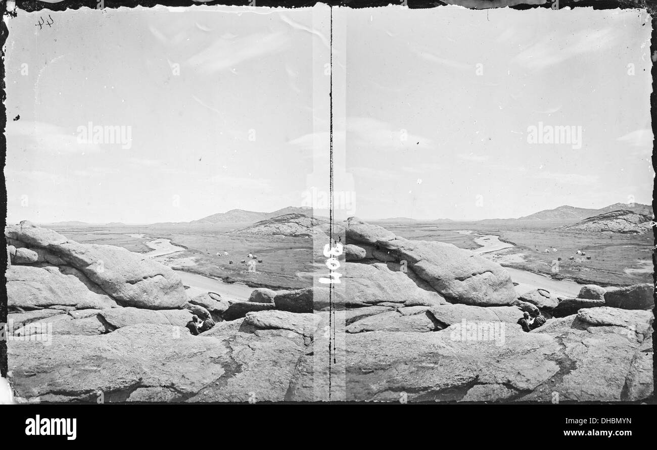 Questa fotografia mostra una vista che guarda a est da Independence Rock nella contea di Natrona, Wyoming. Independence Rock è un punto di riferimento storico lungo l'Oregon Trail, noto per il suo significato nell'espansione verso ovest durante il XIX secolo. Foto Stock