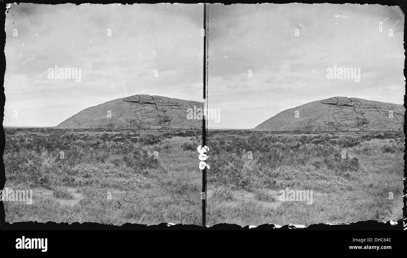 Independence Rock, situato nella contea di Natrona, Wyoming, è un importante punto di riferimento storico noto per il suo ruolo lungo l'Oregon Trail, dove i pionieri hanno inciso i loro nomi nella roccia. Foto Stock