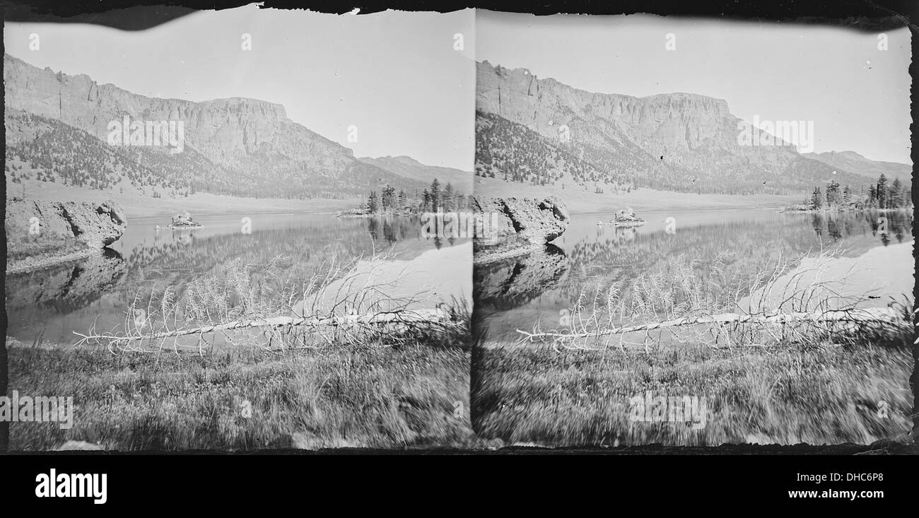Il lago Santa Maria e Bristol Head si trovano nel Quadrangolo di San Cristobal della Mineral County, Colorado. Il paesaggio presenta una combinazione di acqua e terreno montuoso, offrendo vedute panoramiche. Foto Stock