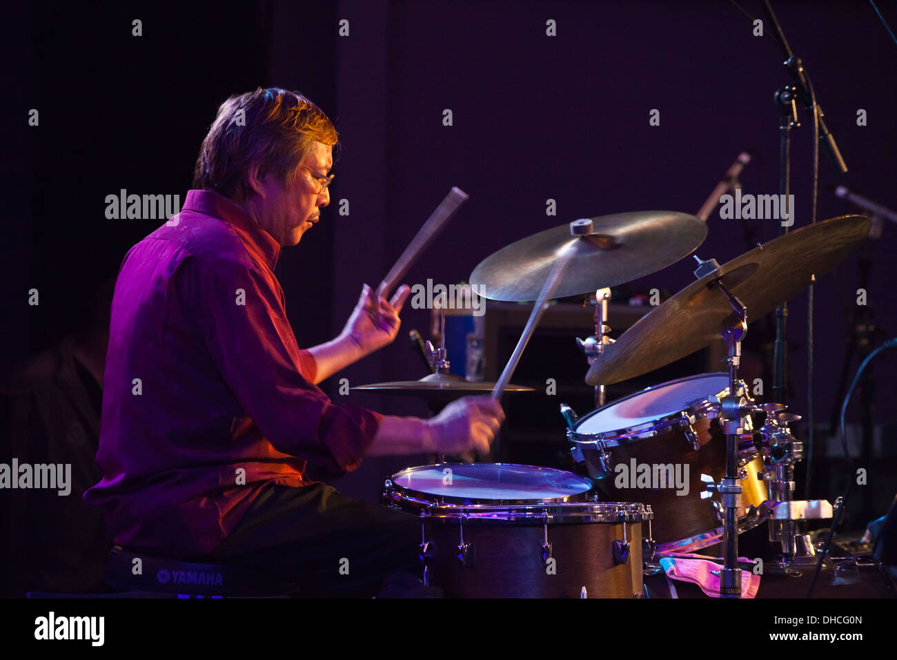 TAINAKA FUKISHI suona la batteria con il LOU DONALDSON QUARTET al Monterey Jazz Festival - Monterey, California Foto Stock