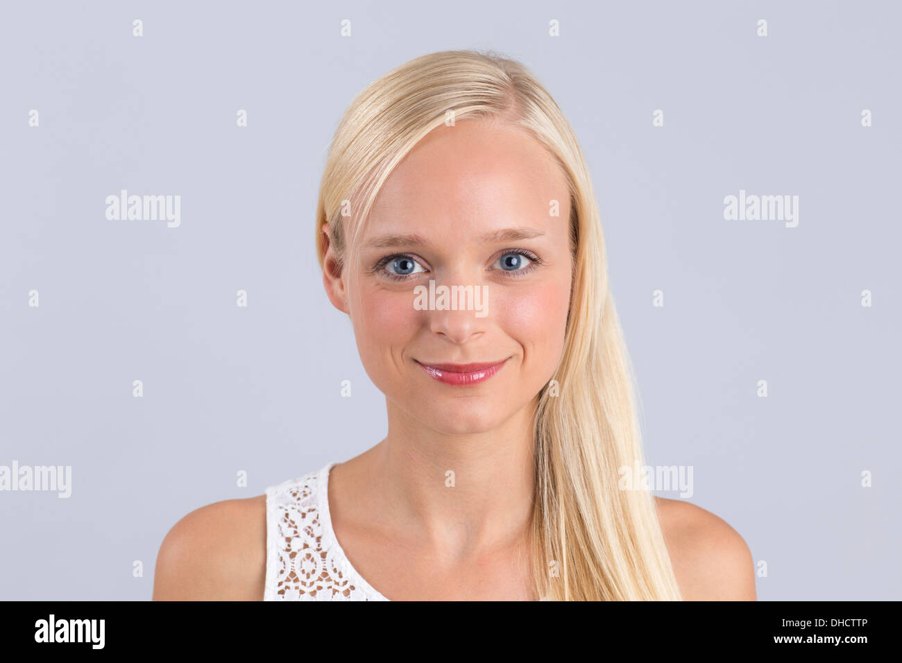 Ritratto di una giovane donna Foto Stock
