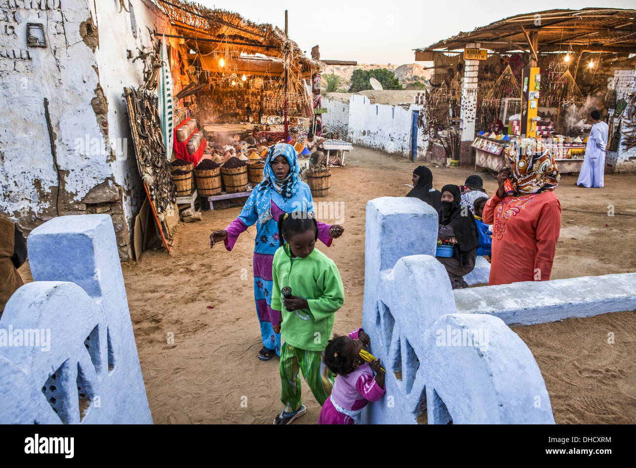 Africa Egitto Aswan, persone locali in Nubian Village Foto Stock