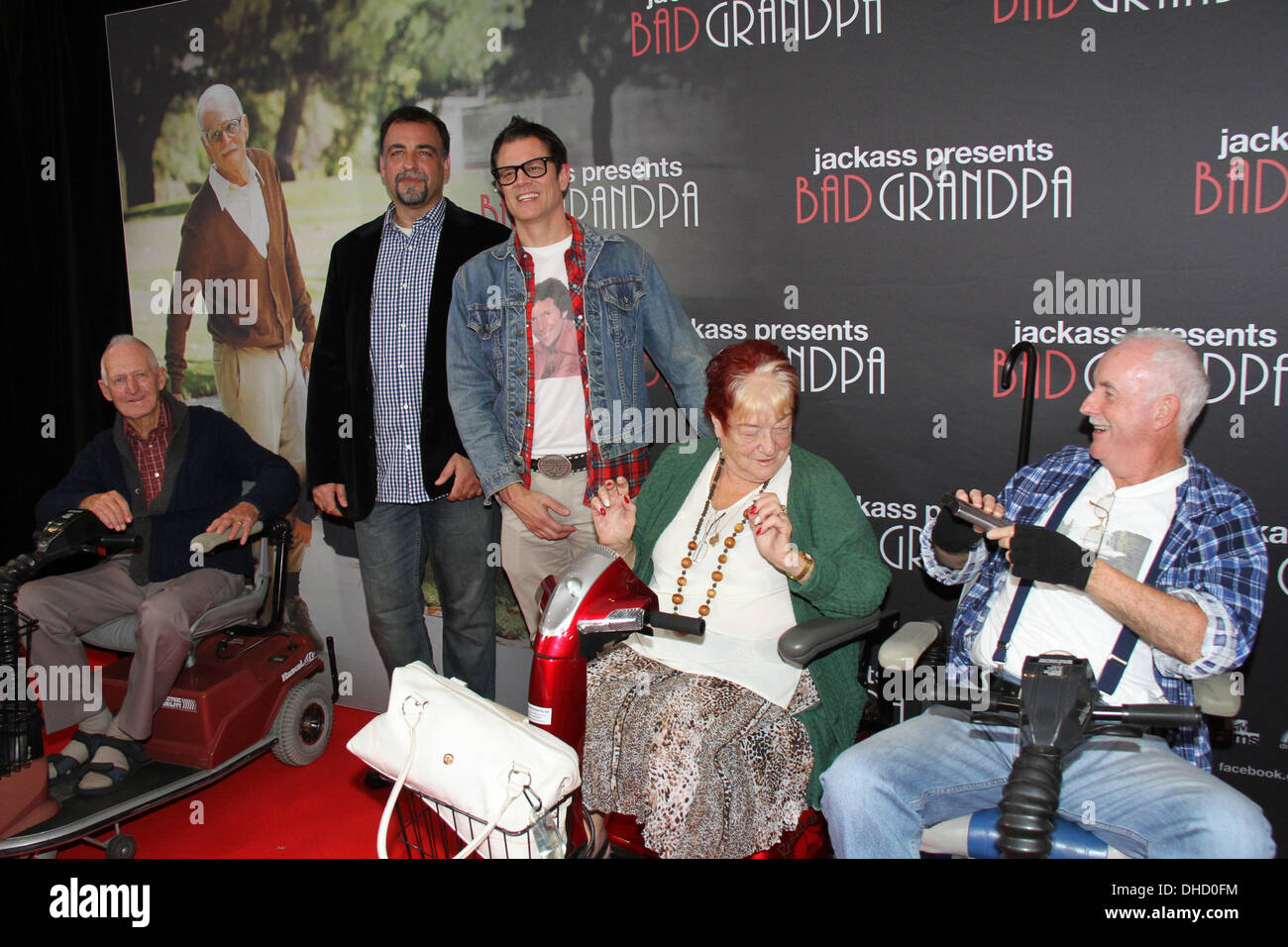 Evento Cinema, George Street, Sydney, Australia. Johnny Knoxville 'Irving Zisman' e produttore Derek Freda frequentato il tappeto rosso speciale proiezione di Jackass presenta: Bad nonno. Copyright Credit: 2013 Richard Milnes/Alamy Live News. Foto Stock