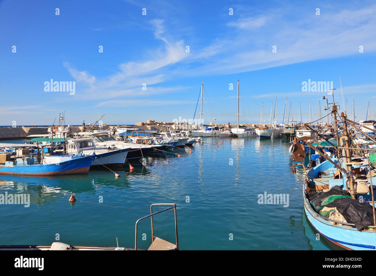 Barche a vela bianca nella Vecchia Jaffa Foto Stock