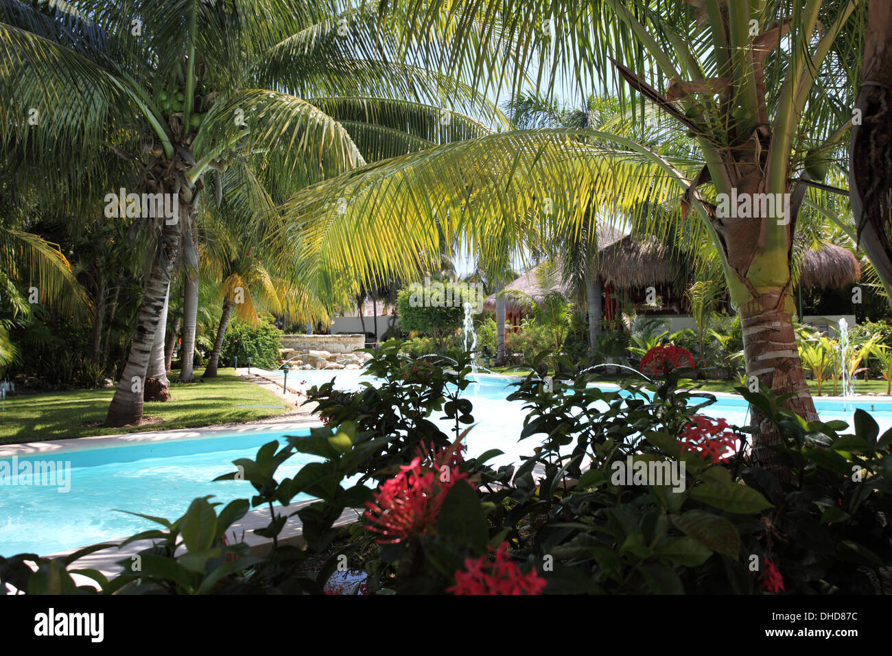 I ben tenuti giardini e piscine nella motivazione della El Dorado Royal hotel e la Riviera Maya, Messico Foto Stock