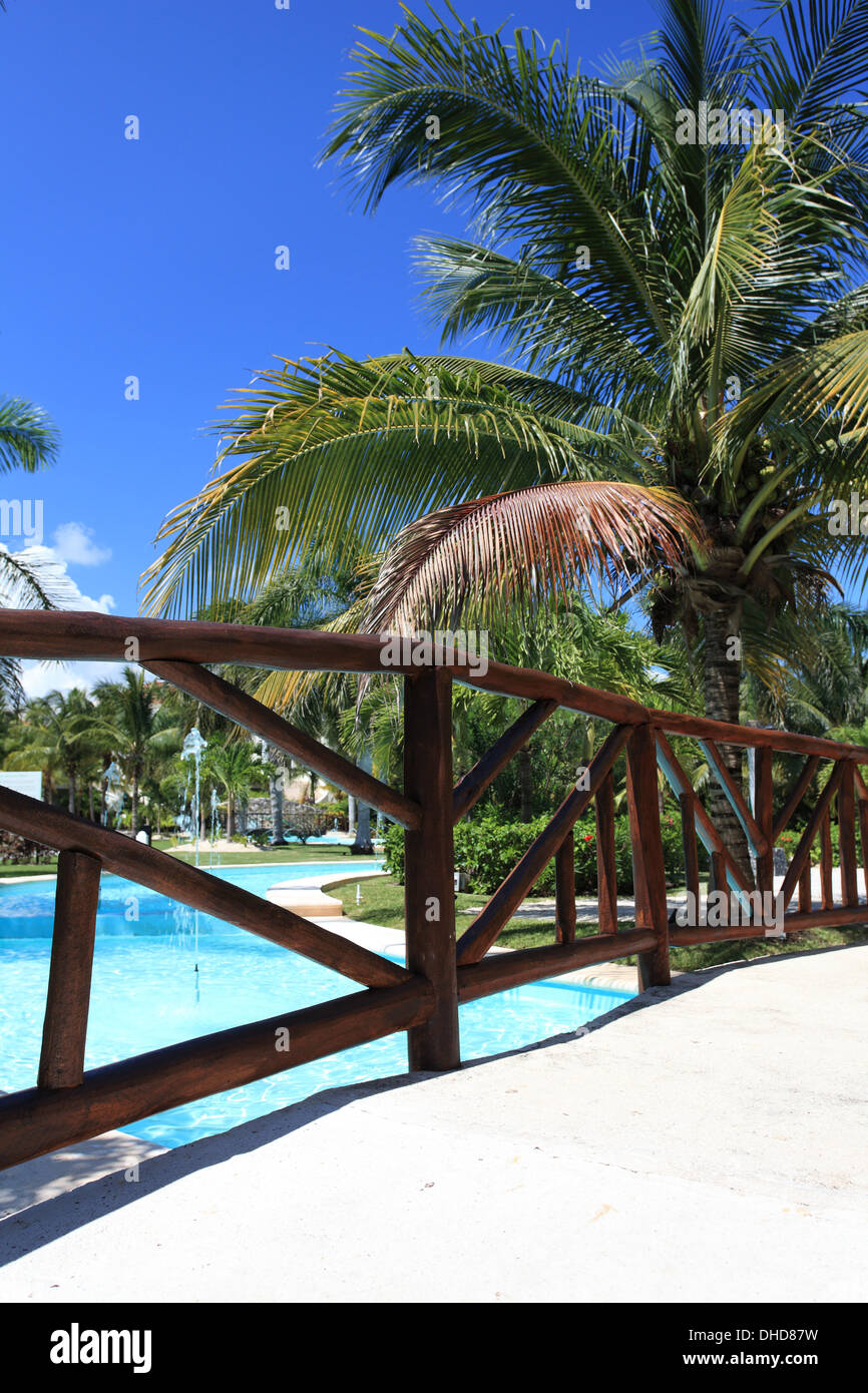 I ben tenuti giardini e piscine nella motivazione della El Dorado Royal hotel e la Riviera Maya, Messico Foto Stock