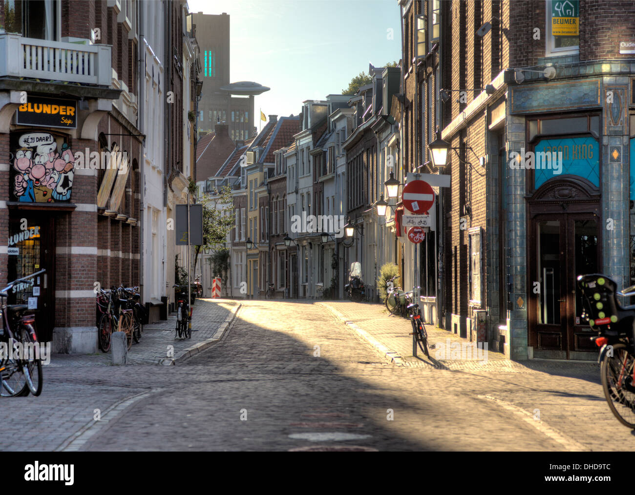 Le strade storiche di Utrecht nel tardo pomeriggio di luce. Foto Stock