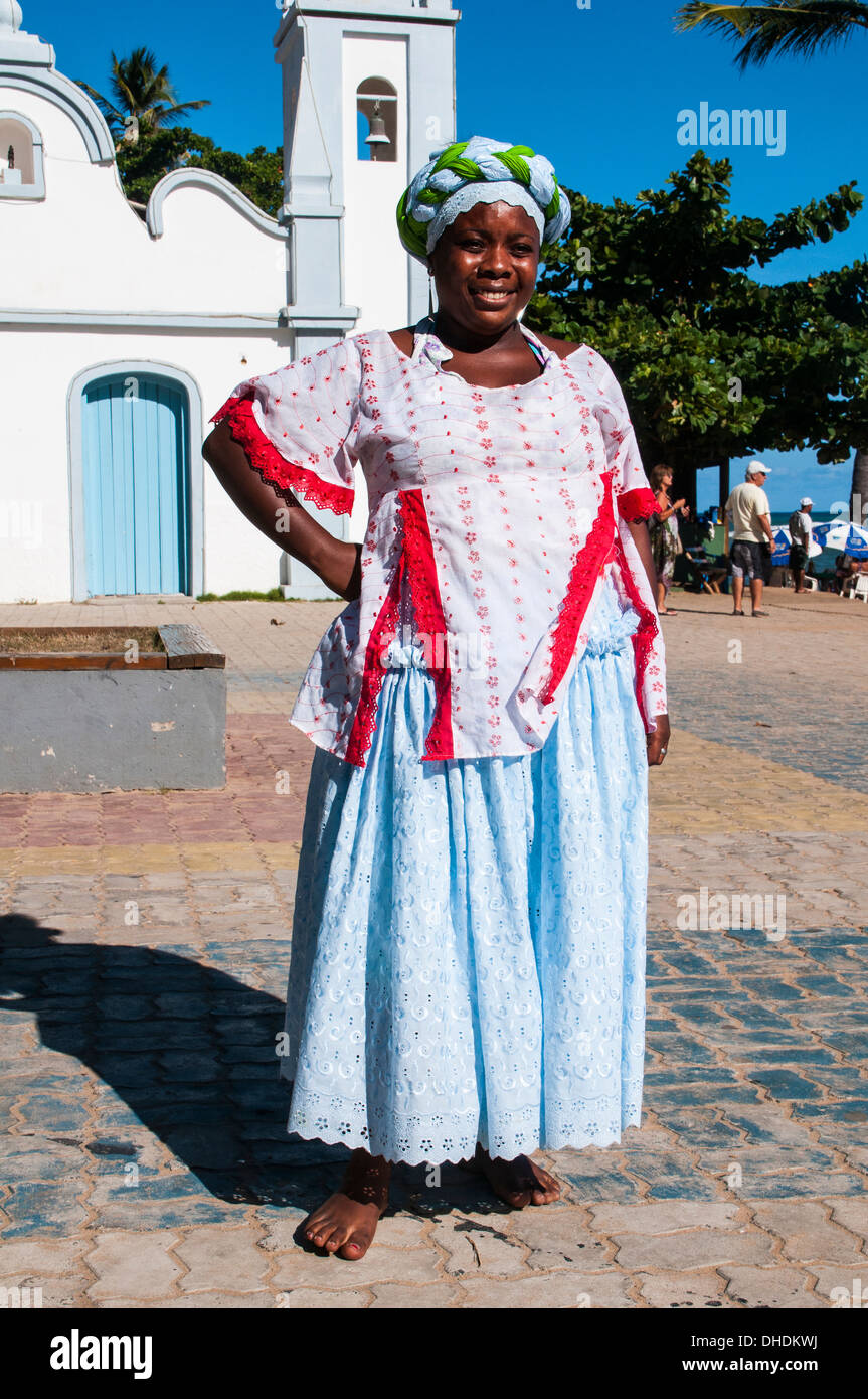 Bahia tradizionali vestiti donna in Praia do Forte, Bahia, Brasile Foto  stock - Alamy