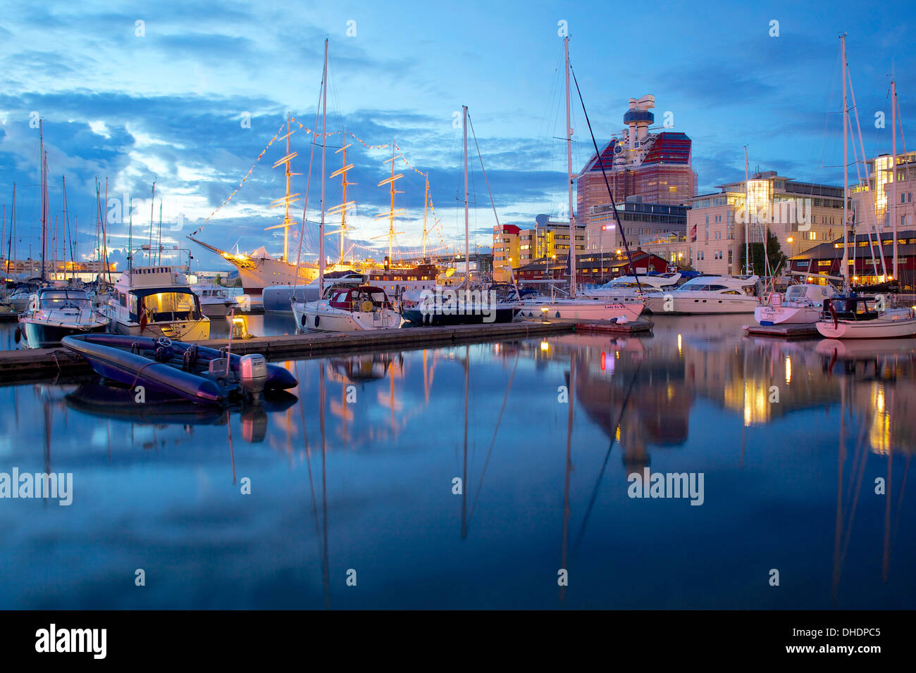Scuola nave in porto al tramonto, Göteborg, Svezia, Scandinavia, Europa Foto Stock