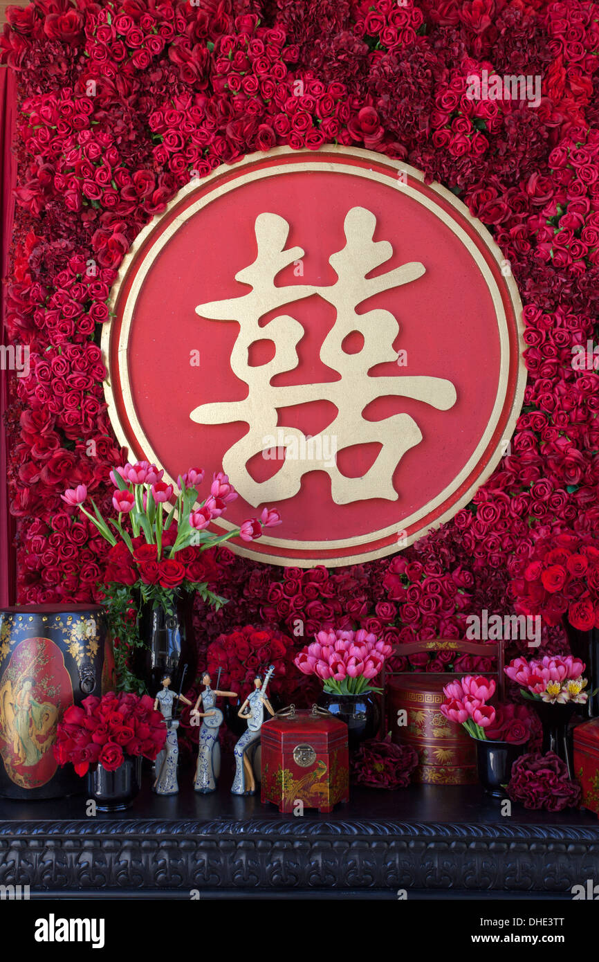 Impostazione cinese tempio spot dove sposi offre tè cerimoniali per genitori prima cerimonia di matrimonio onore madre padre Foto Stock