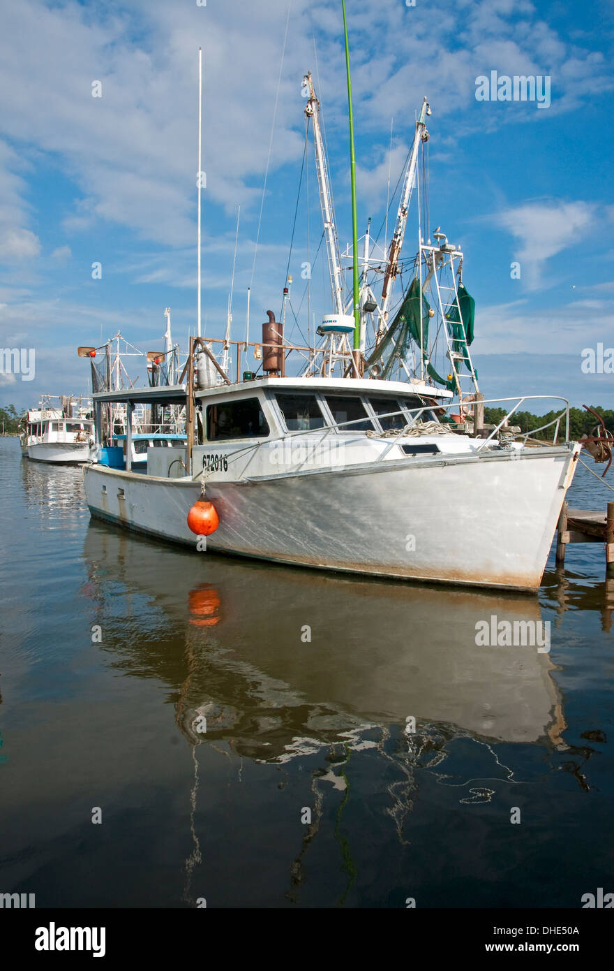 Barca da gamberetti al dock di Billy's Pesce in Alabama Gulf Coast. Foto Stock