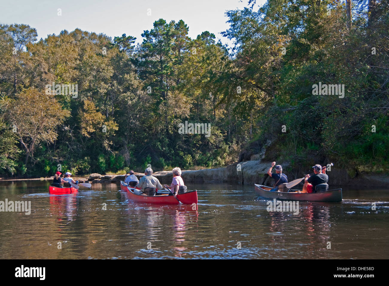 Lupo fiume in canoa sul panoramico Fiume vicino alla costa del Golfo del Mississippi. Foto Stock