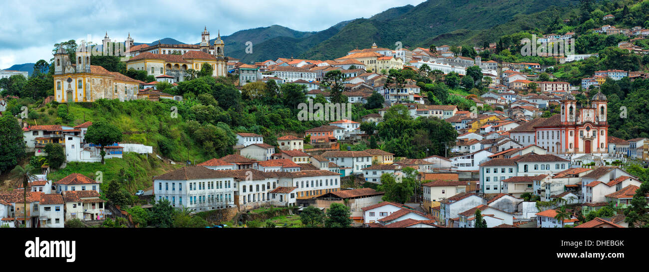 Vista di Ouro Preto, Sito Patrimonio Mondiale dell'UNESCO, Minas Gerais, Brasile Foto Stock