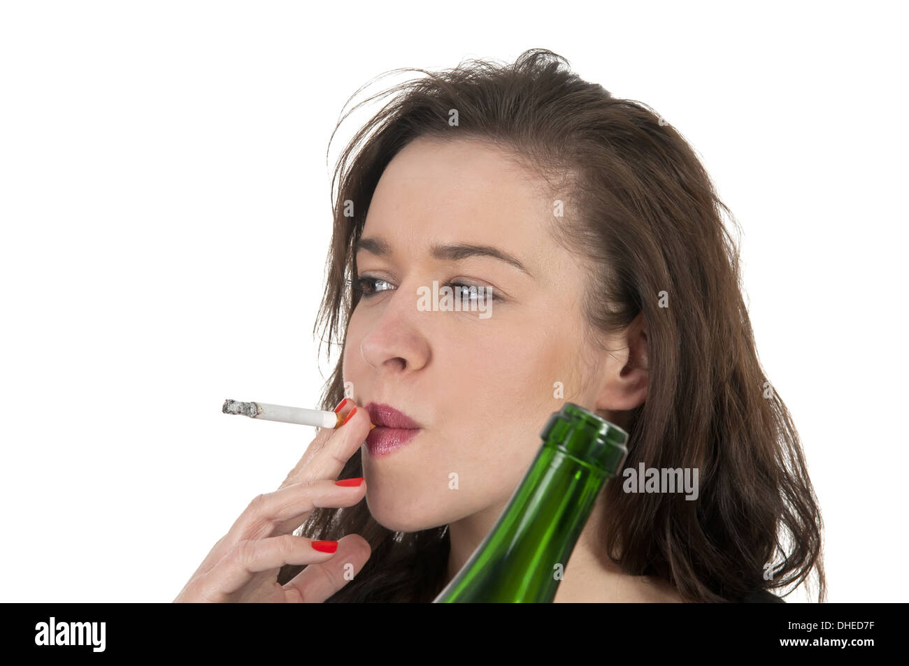 Donna con la sigaretta e alcol Foto Stock