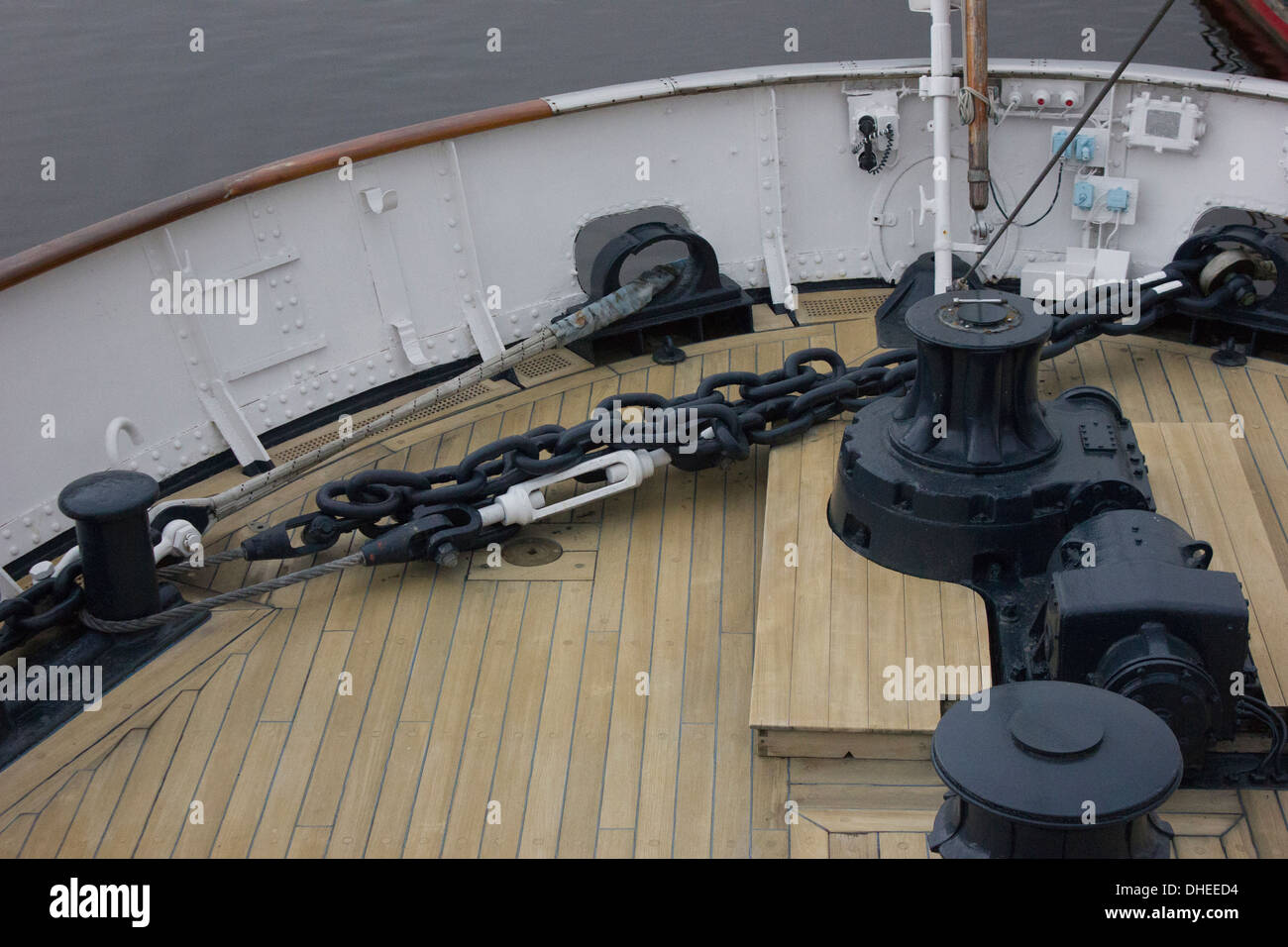 Il ponte della Royal Yacht Britannia che è ormeggiato a Ocean Terminal, Edimburgo, Scozia. Foto Stock