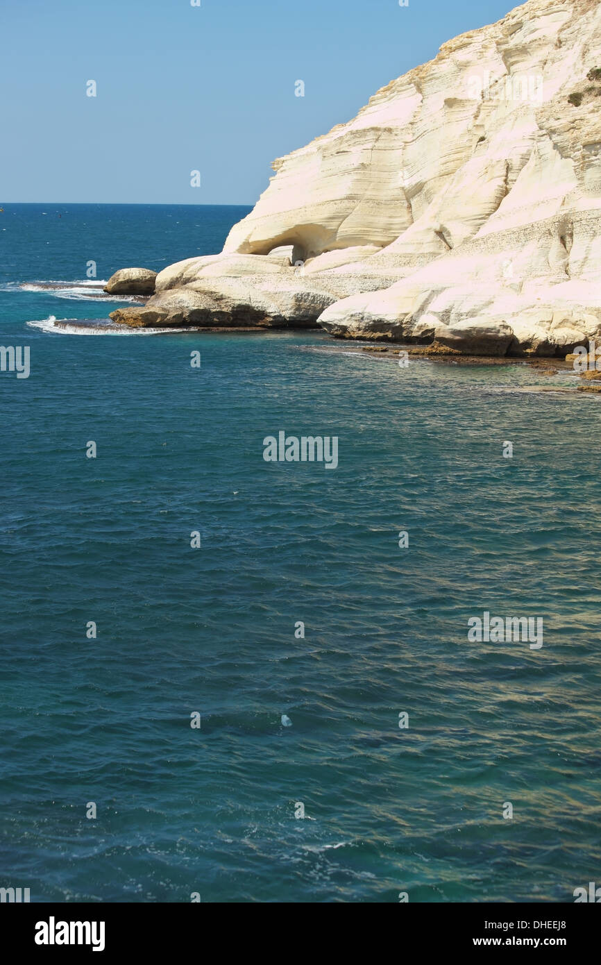 Pittoresca costa del mare in primavera Foto Stock