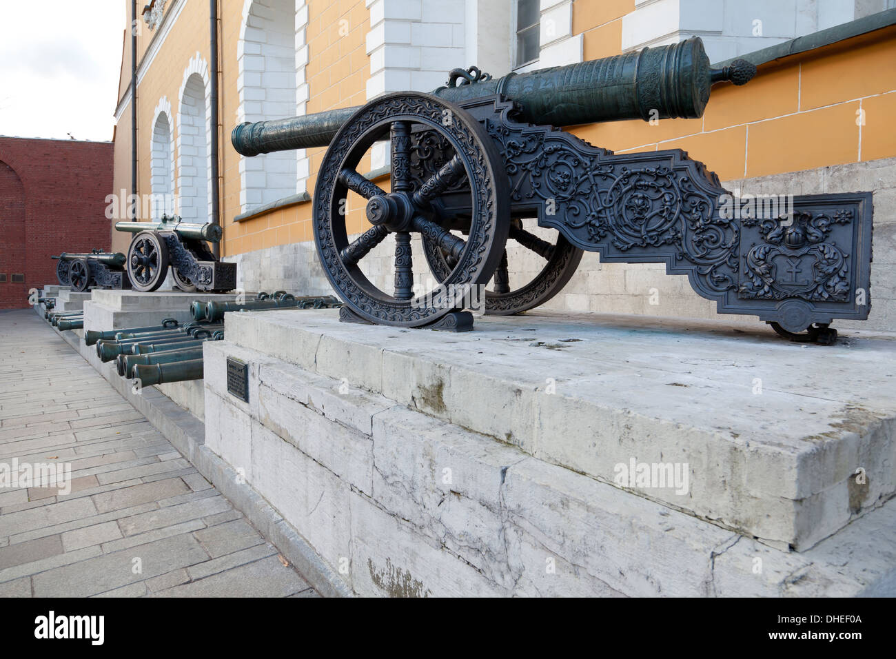 Cannon 'Lion' è fusa in bronzo in 1705. Cremlino di Mosca, Russia Foto Stock