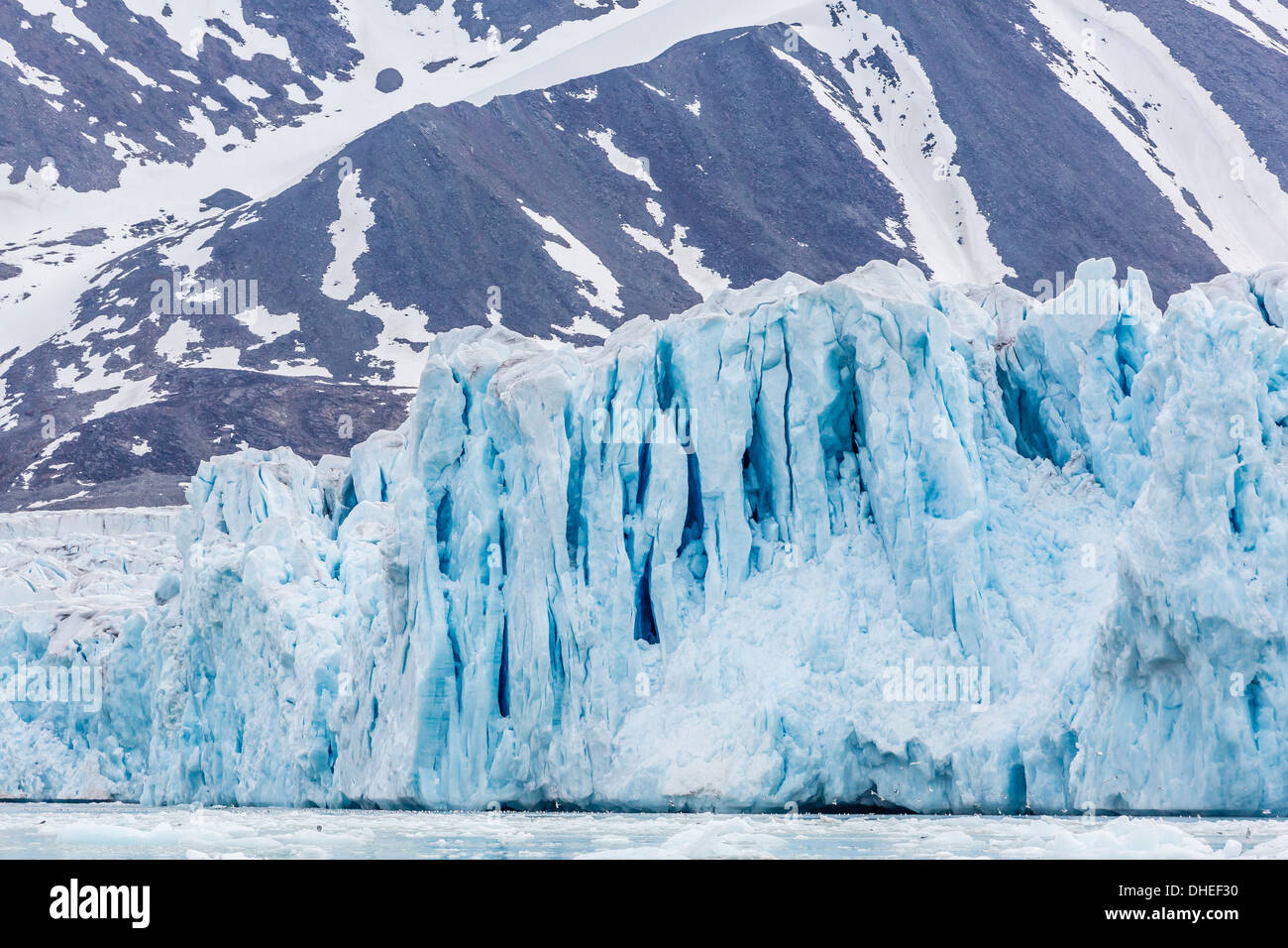 Faccia sul ghiacciaio a Monacobreen, Spitsbergen, Svalbard, Norvegia, Scandinavia, Europa Foto Stock