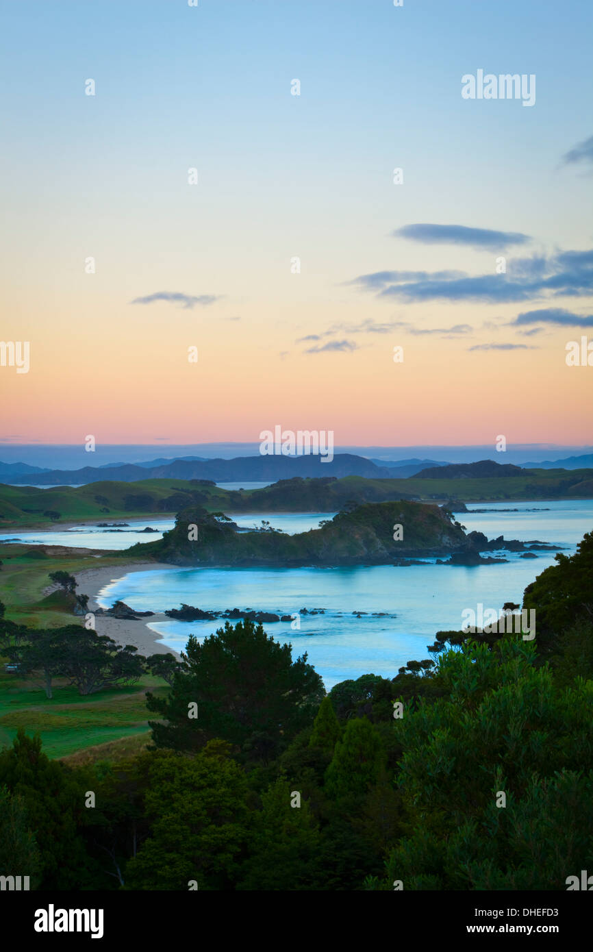 Idilliaco paesaggio costiero vicino a Whangarei, Northland e North Island, Nuova Zelanda, Pacific Foto Stock