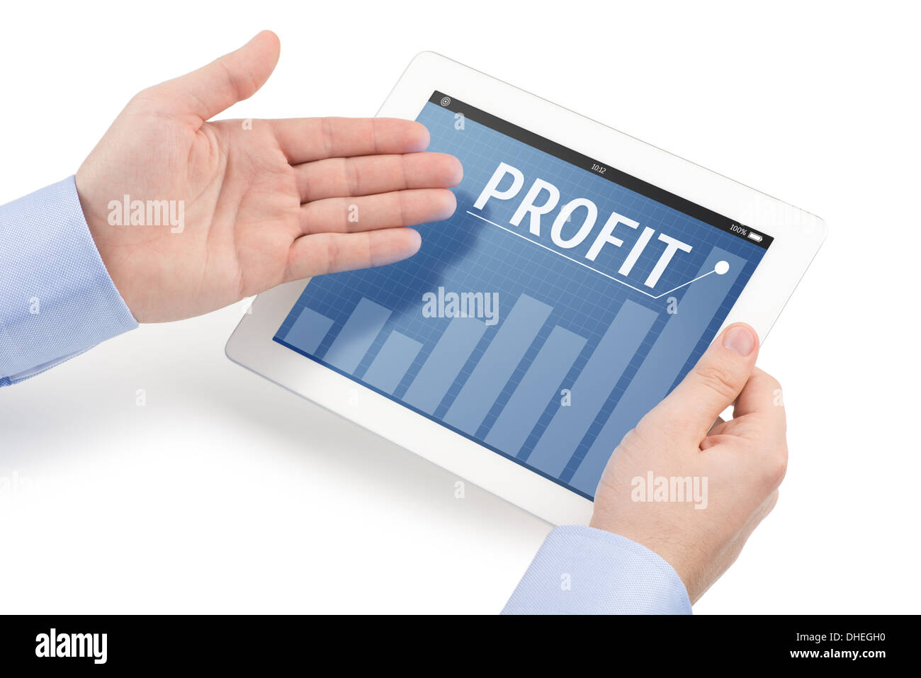 Mans mani tenendo un computer tablet e dirigere verso la schermata in cui viene visualizzato il messaggio di profitto, isolato su bianco Foto Stock