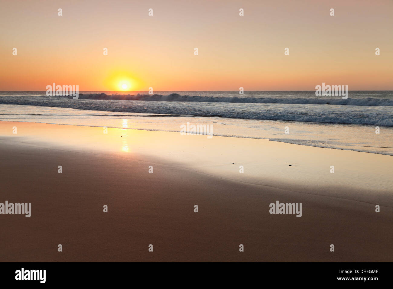 La spiaggia Playa del Castillo al tramonto, El Cotillo, Fuerteventura, Isole Canarie, Spagna, Atlantico, Europa Foto Stock