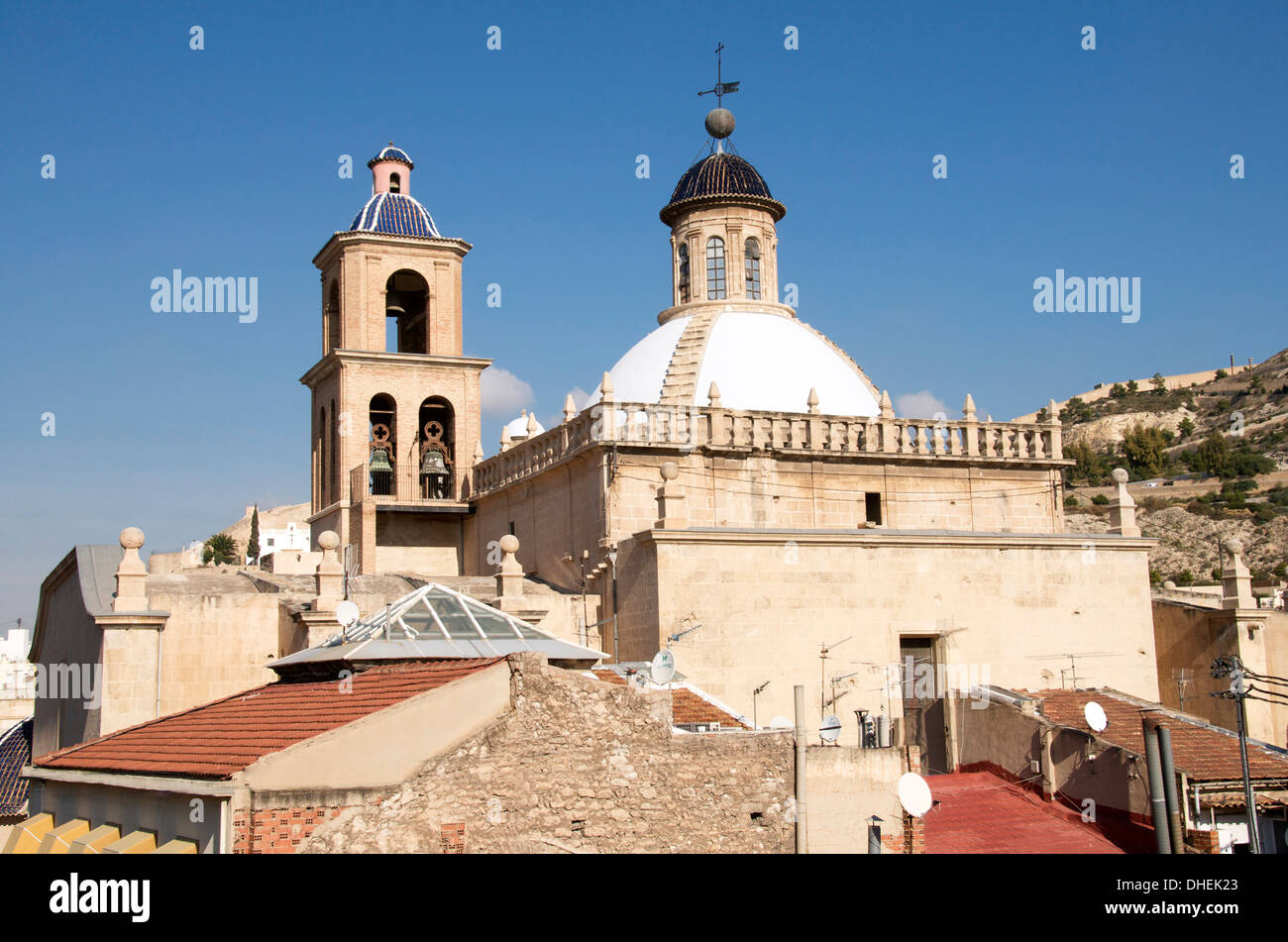 Vista dei tetti della città e la cattedrale di San Nicola de Bari, Alicante, provincia di Valencia, Spagna, Europa Foto Stock