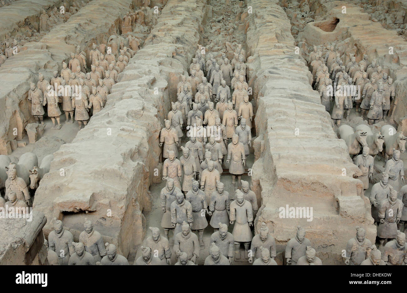 Esercito di Terracotta, custodito il primo imperatore della Cina Qin Shi Huangdi's Tomb, Xian, Lintong, Shaanxi, Cina, Asia Foto Stock