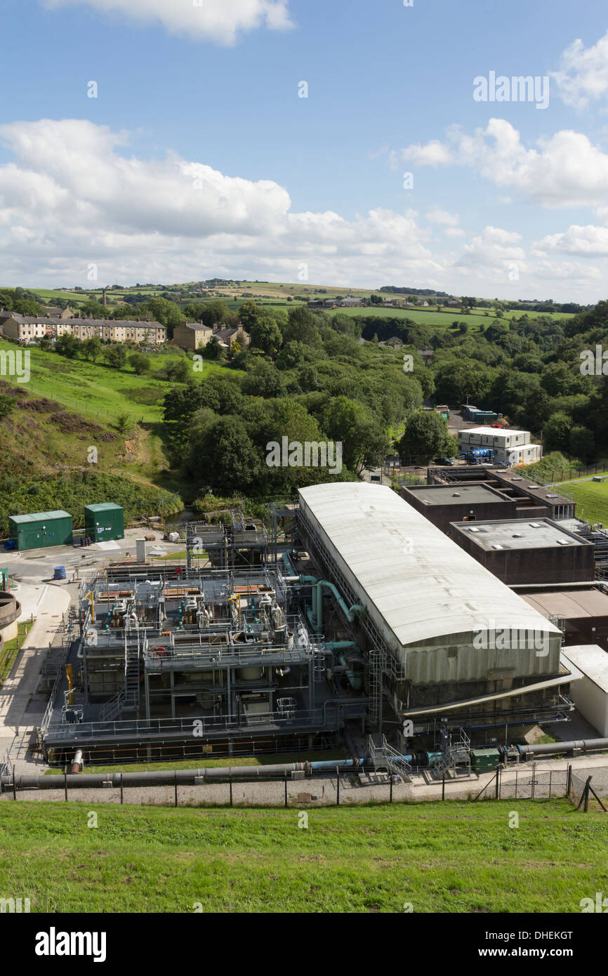 Wayoh a impianti di trattamento delle acque al piede della diga del serbatoio Wayoh, Turton, Lancashire, Inghilterra. Foto Stock