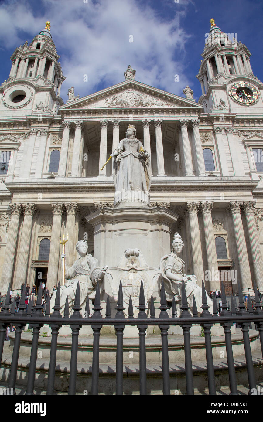 Vista della cattedrale di San Paolo a Londra, Inghilterra, Regno Unito, Europa Foto Stock