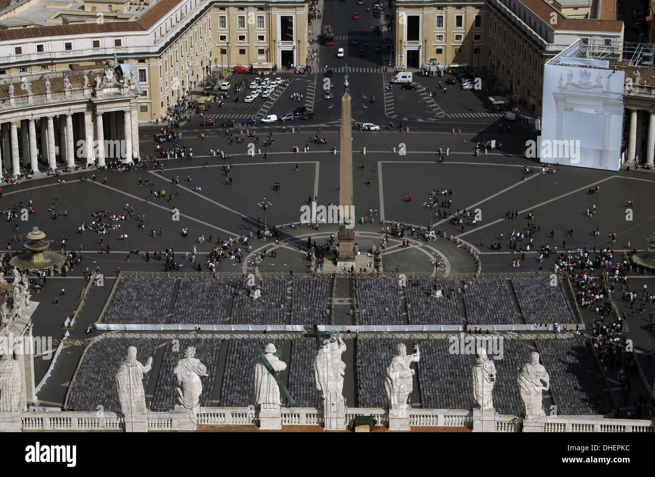 Città del Vaticano. Piazza San Pietro dal duomo. Foto Stock