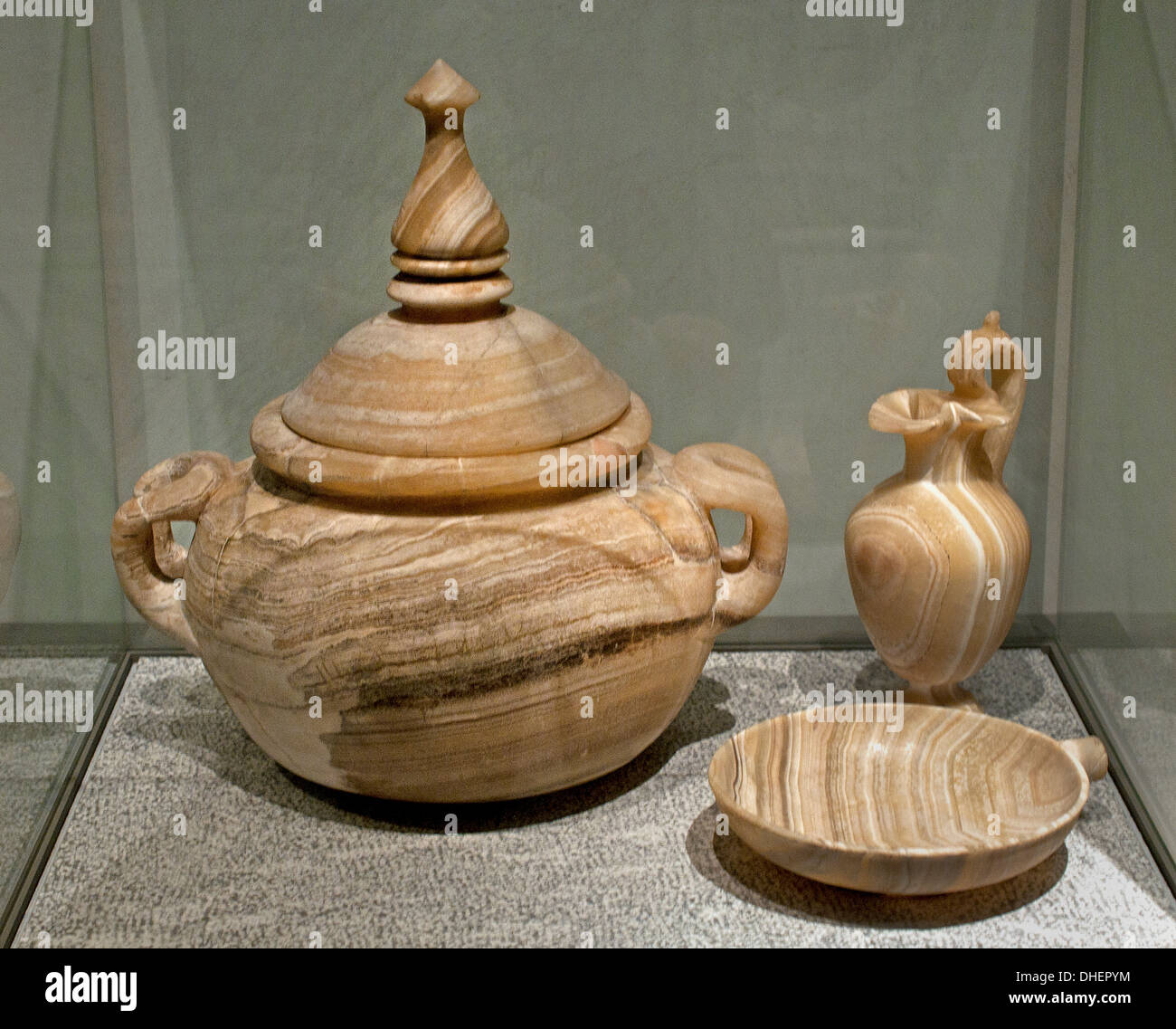 Brocca Urn e patera romano del I secolo d.c. Foto Stock