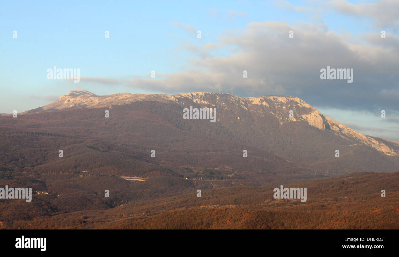 Chatyrdag montagna in Crimea a caduta Foto Stock