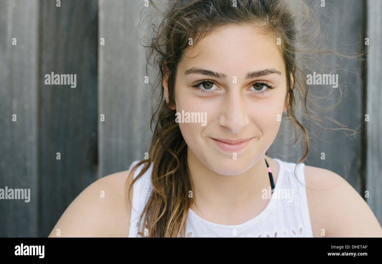 Colpo di Testa di sorridere 13 anno vecchia ragazza Foto Stock