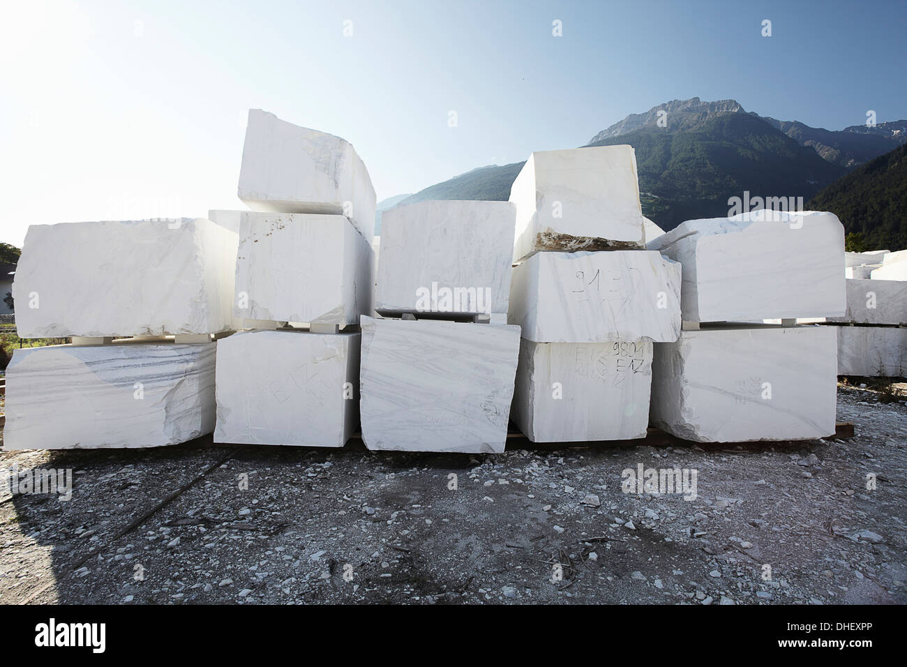 I blocchi di marmo dalla cava Foto stock - Alamy