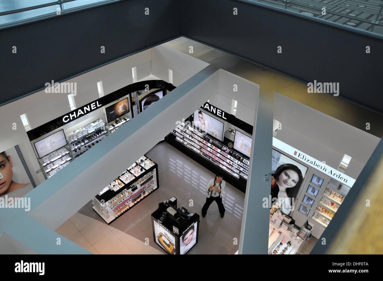 Cosmetici e profumeria boutique duty free shop dell'aeroporto Internazionale di Incheon di Seoul COREA DEL SUD Foto Stock