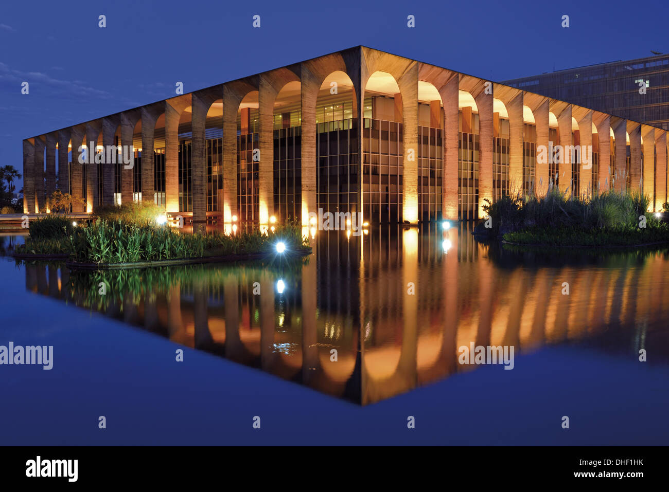 Il Brasile, Brasilia, Palazzo Itamaraty, Oscar Niemeyer, architettura, viaggi, turismo, Ministero degli Affari Esteri, politica, città capitale brasiliana, capitale del Brasile, notte, vista notturna, vista esterna, architettura a Brasilia, Brasile 2014, Worldchampion Foto Stock