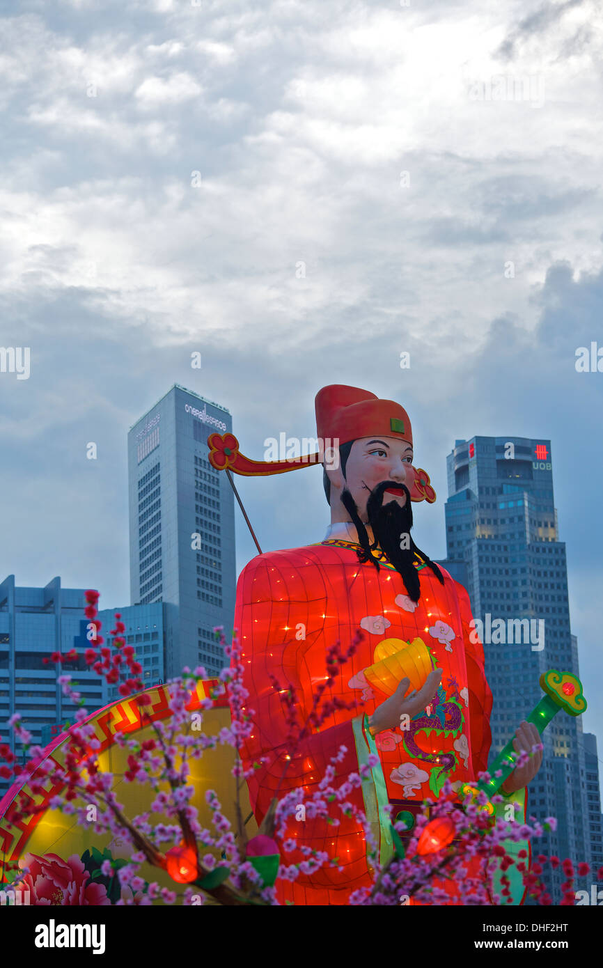 18 metri a Dio di ricchezza, Cai Shen, presso il fiume Hongbao 2013, Singapore. Foto Stock