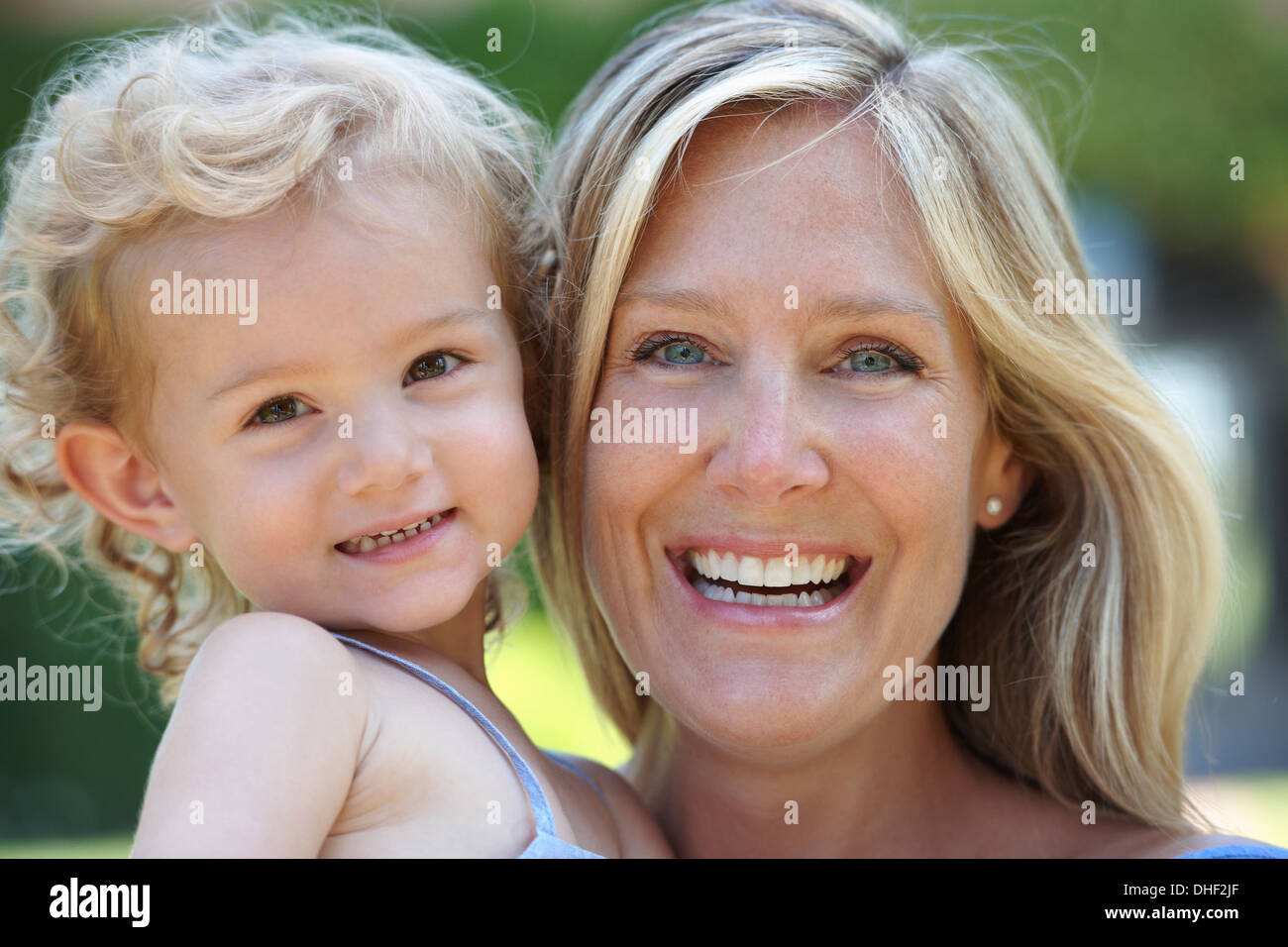 Ritratto di felice madre e figlia Foto Stock