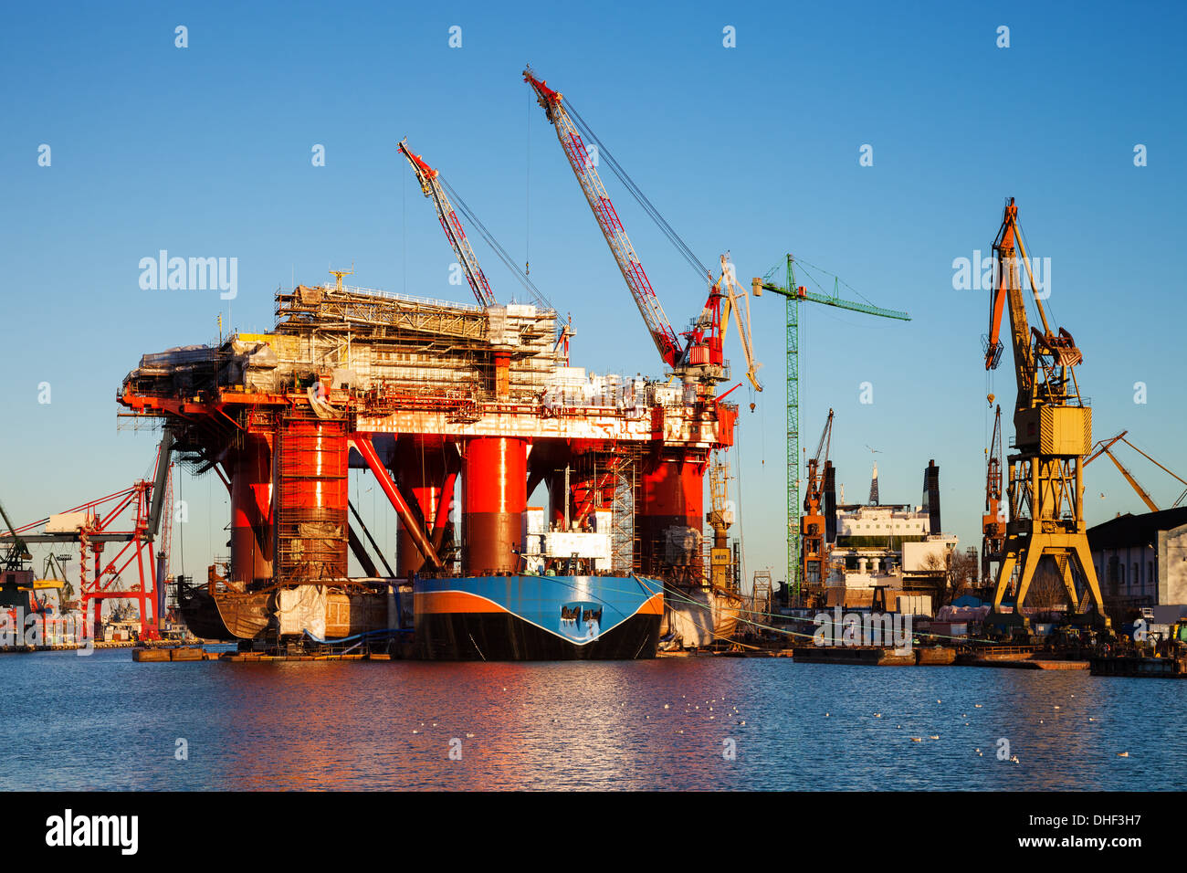 Oil Rig in costruzione presso il cantiere navale di Gdansk, Polonia. Foto Stock