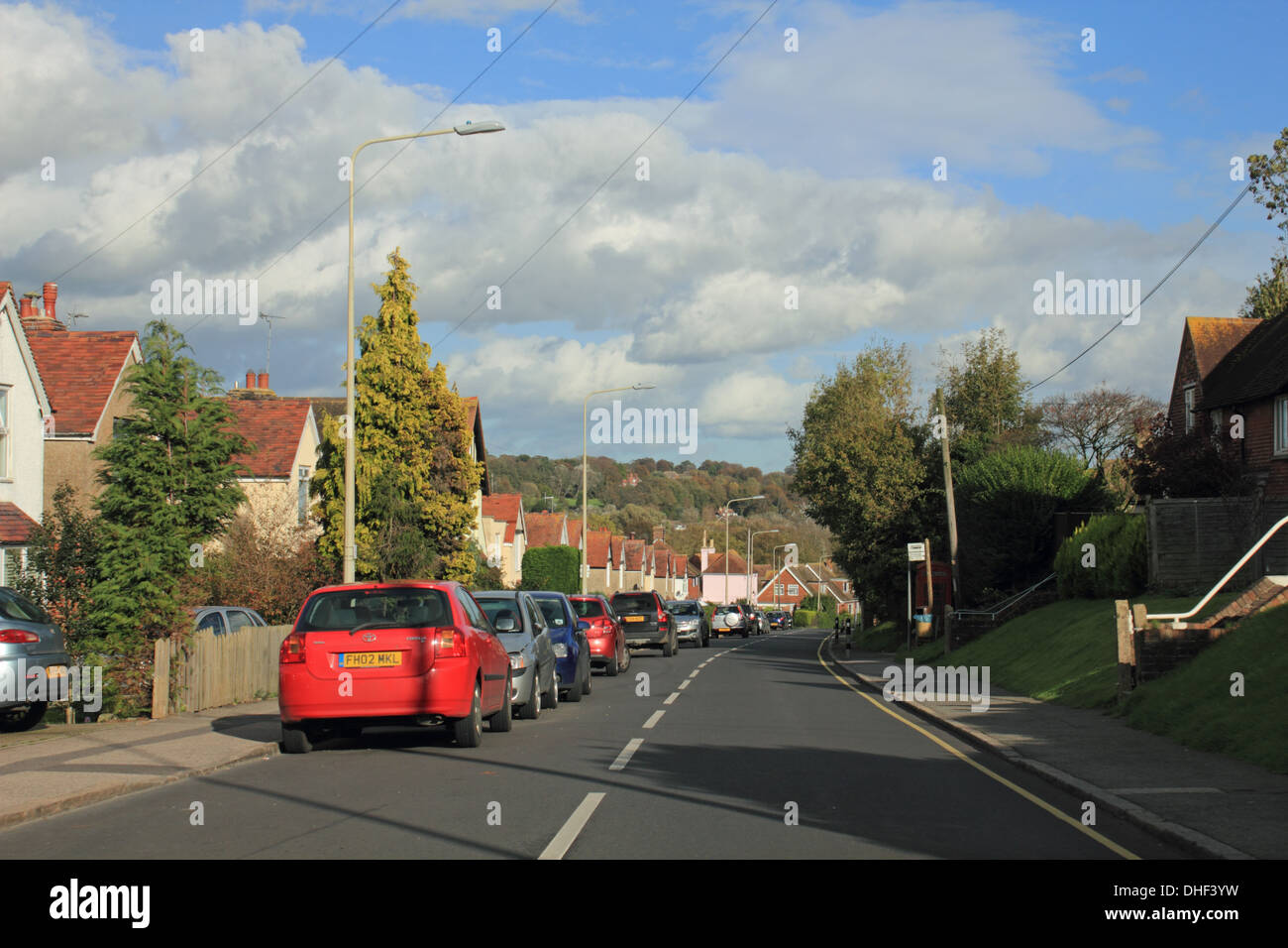 Strada residenziale e la segala Sussex Foto Stock