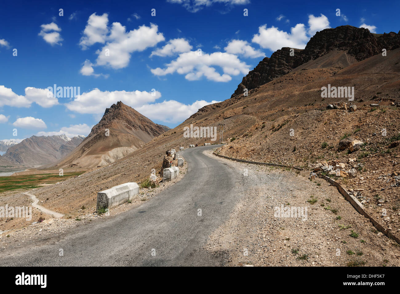 La strada in Himalaya mountain Foto Stock