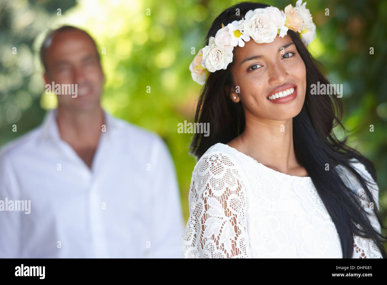 Sposa in posa per la fotocamera Foto Stock