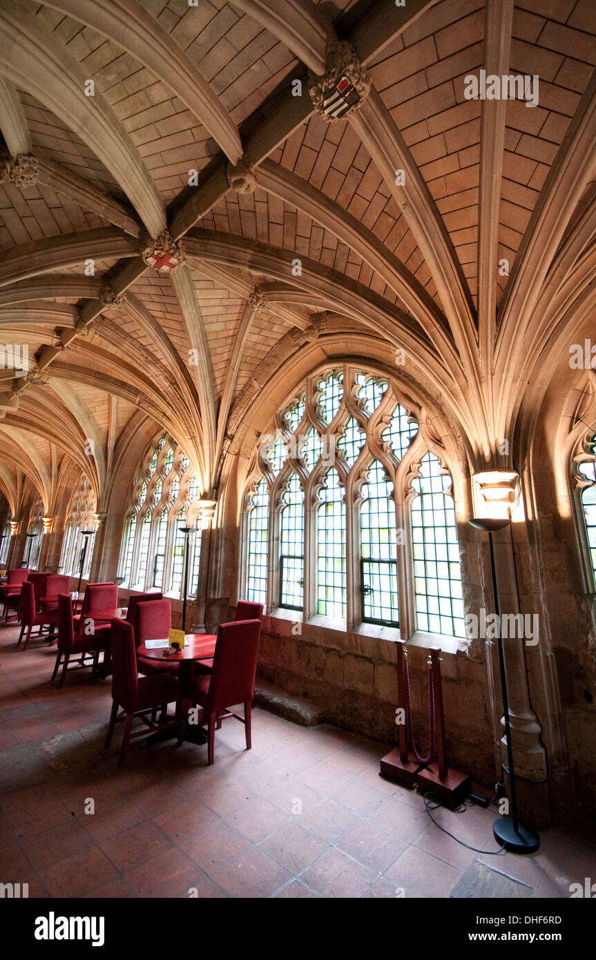 Inghilterra, Londra, Sant Bartolomeo la grande chiesa, chiostro di Windows Foto Stock