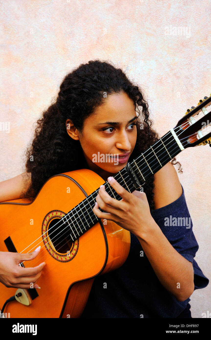 Suonare per strada in italia immagini e fotografie stock ad alta