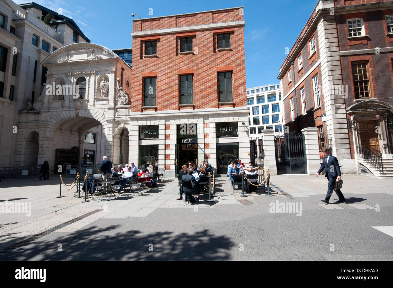 Inghilterra, Londra, Paolo famiglia francese Panetteria e Pasticceria accanto alla Cattedrale di St Paul Foto Stock
