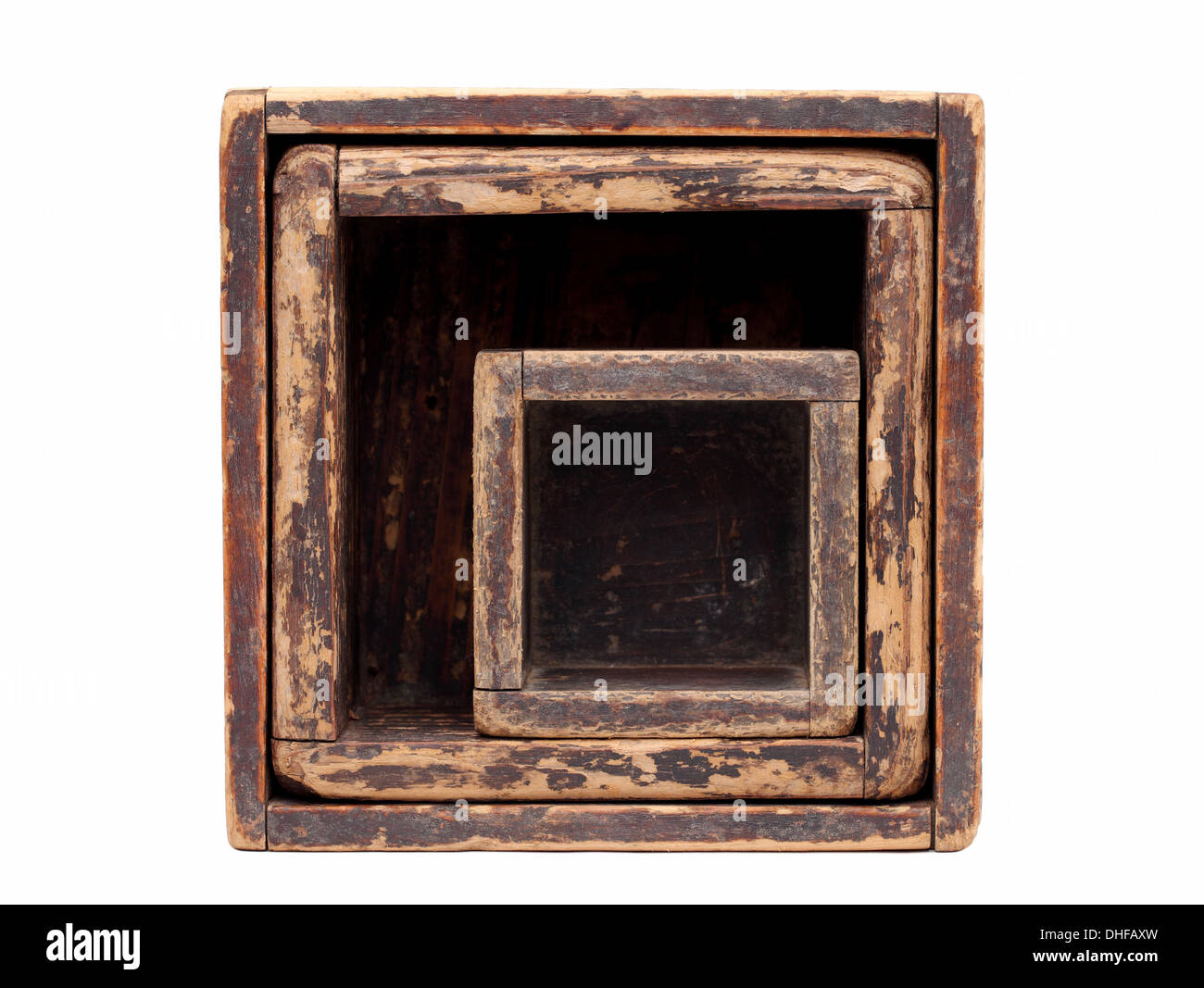 Vecchia scatola di legno isolato su sfondo bianco Foto Stock