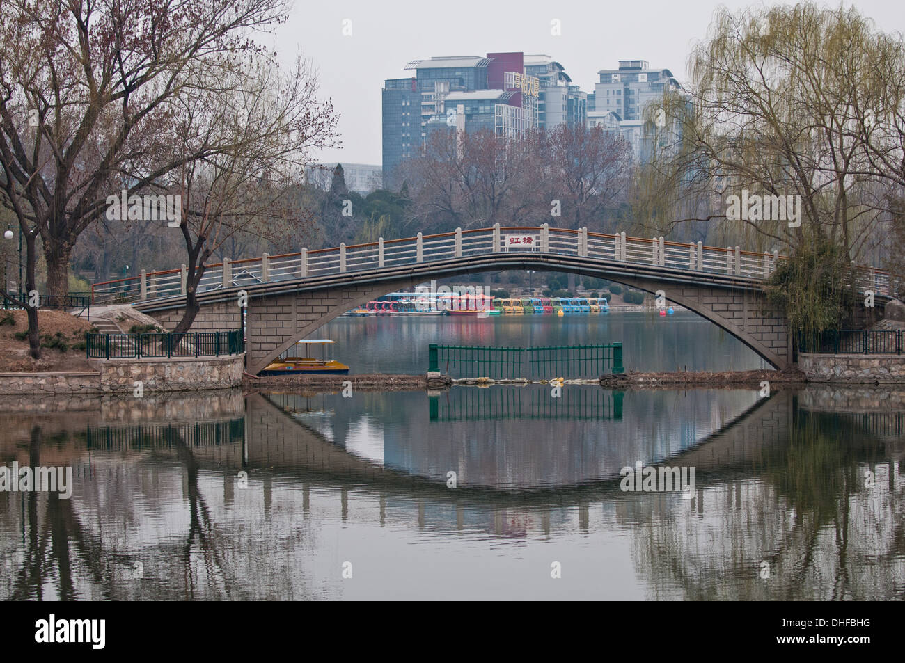 Zizhuyuan Park comunemente noto come viola o Black Bamboo Park nel Distretto Haidian, Pechino, Cina Foto Stock