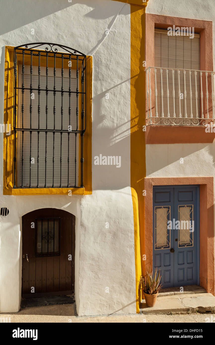 La facciata della casa in N ar, Almeria, Andalusia, Spagna. Foto Stock